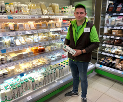 Работник торгового зала. Жумасына толонот.