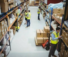 Работник склада