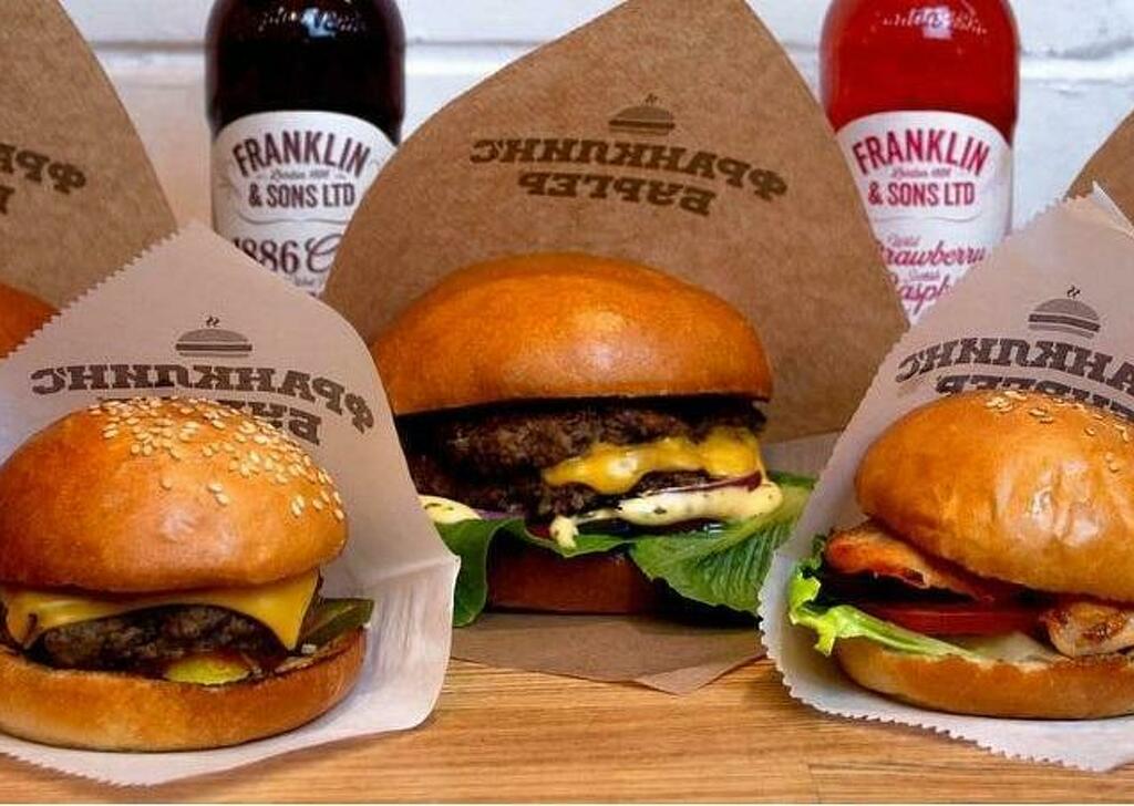 Franklin burgers. Франклин Бургерс. Бургер чемпион Франклин бургер. Франклин бургер чизбургер. Франклин бургер Москва.