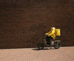 Работа Подработка курьером по свободному графику и выплатами каждый день