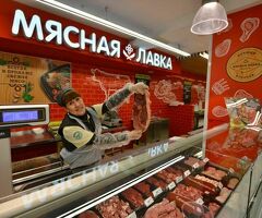 Продавец за прилавок мясной отдел