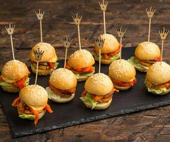 Срочно требуется кассиры и повара без опыта!