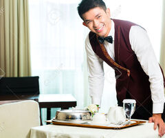 ОФИЦИАНТ В ROOM SERVICE