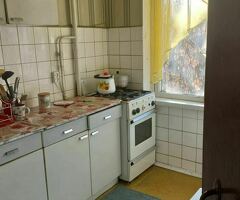 Срочно! Кыздардын комнатасына 2 кыз алабыз!метрого жакын 1-2 минута. Преображенская площадь!