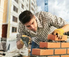 Каменщик на объект в помещении, жилье и питание даем