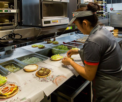 Срочно кассирлер, поварлар, уборщицалар керек!