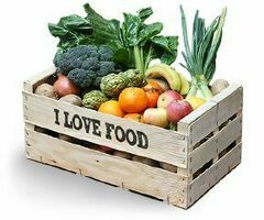 Выкладка продуктов в гипермаркете