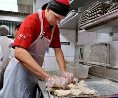 Сотрудник ресторана