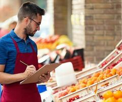 Работник торгового зала