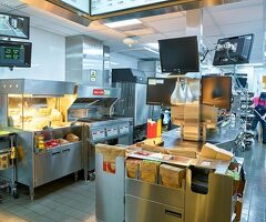 Кассир в ресторан быстрого пит