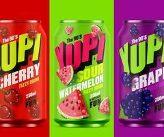 Выкладка товара в продуктовом магазине