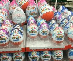 Выкладка продуктов в магазине