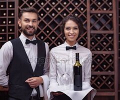 Требуются официанты(ки)