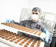 Грузчик керек кундузку/тунку смена кондитерлик фабрикага.