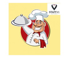 Кухонный работник в ресторан быстрого питания
