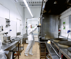 Уборщицы производственных помещений