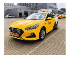 Водитель такси, авто на газу