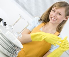 Посудомойщица в кафе