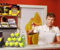 Бармен в фитнес-бар