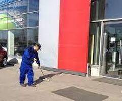 Дворник в автосалон