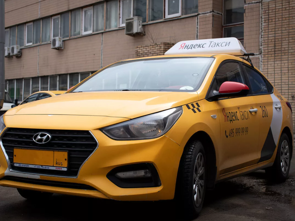 Таксопарки москвы аренда такси. Hyundai Solaris 2021 такси. Hyundai Solaris 2017 такси. Hyundai Solaris 2019 taksi. Hyundai Solaris taksi белый.