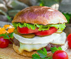 Сотрудник ресторана быстрого питания