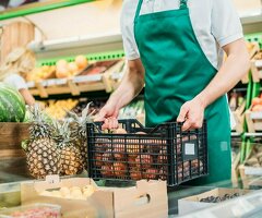 Мобильный работник торгового зала