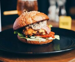 Повар в ресторан быстрого питания