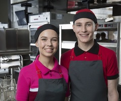 Повар в ресторан быстрого питания