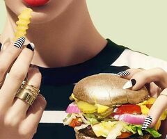 Сотрудник ресторана быстрого питания