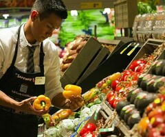 Работник торгового зала на склад