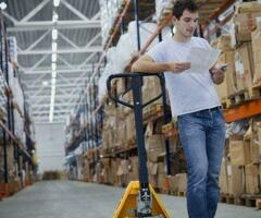 ПРИГЛАШАЕМ НА ЖУМУШ СКЛАД