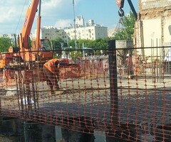 Нужны монолитчики, бетонщики 3 человек. за час 300 рублей, почасовая, выдаём аванс,  зарплата в конц