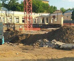 Нужны монолитчики, бетонщики 3 человек. за час 300 рублей, почасовая, выдаём аванс,  зарплата в конц