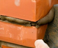 Нужны Кирпичники 5-6 человек, кладка кирпичей мастера! За квадрат 600 рублей! Работа официальная! Жи