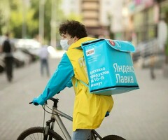 Курьер к партнеру сервиса Яндекс лавка еда
