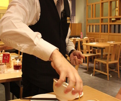 СРОЧНО требуется официант с опытом работы НА БАНКЕТНЫХ МЕРОПРИЯТИЙ