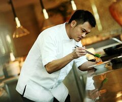 СРОЧНО повар горячего цеха с опытом работы в ресторан