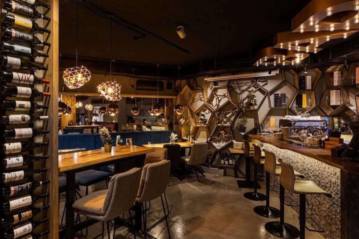 [​]( ресторан Wine More Bar Проспект
